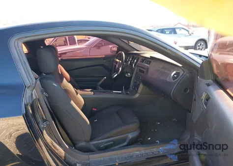 2013 Ford Mustang V6 z USA, uszkodzony, nr VIN 1ZVBP8AM3D5226530